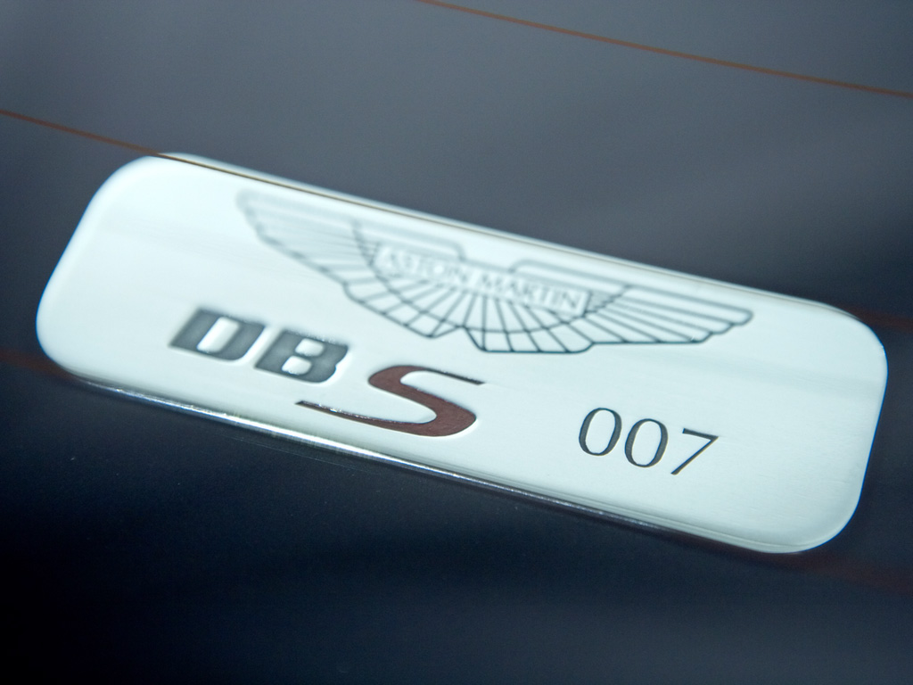 2006-aston-martin-dbs-james-bond-casino-royale-007-logo-1024x768 y el aston?